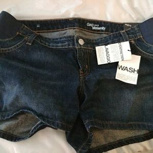 NWT Gap Maternity Jean Shorts with side inset